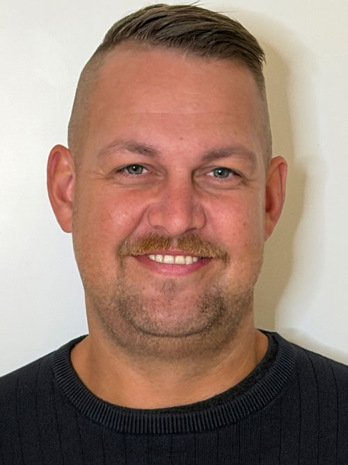 Kontakt Jonas Gregersen for forsikringsskader på bilen og autoopretnings opgaver.